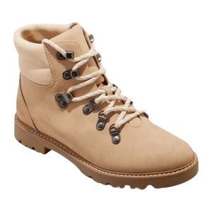 NWT Women’s hiking boots by Universal Thread.